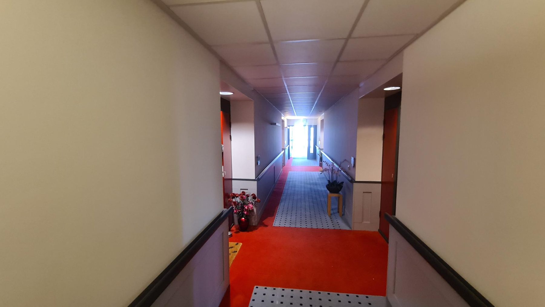 Geschilderde kantoorgang